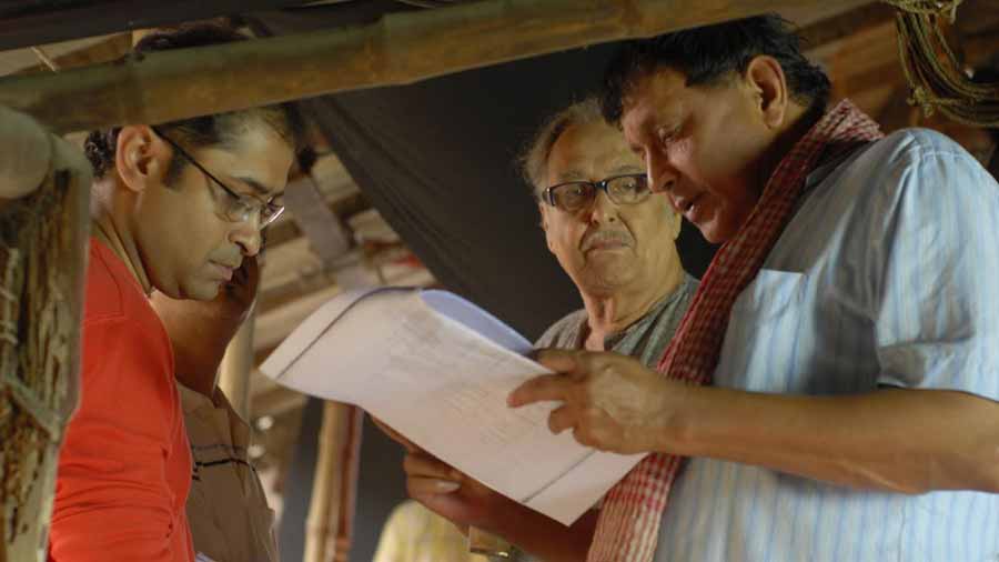 On location, ‘Nobel Chor’, Soumitra-kaku and Mithun-da… extreme understanding and cooperation amongst the actors, not to mention mastery over their craft