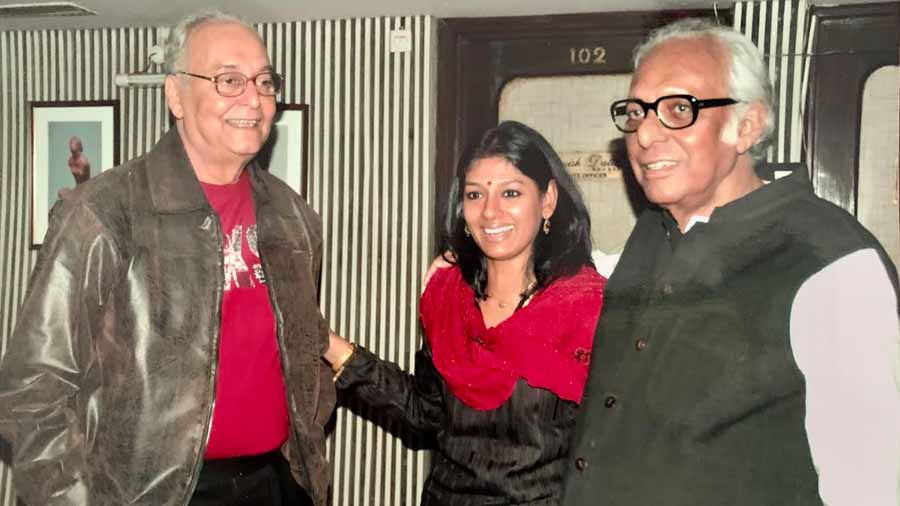 Soumitra-kaku with Nandita Das and Mrinal Sen at the premiere of ‘Podokkhep’ at Nandan
