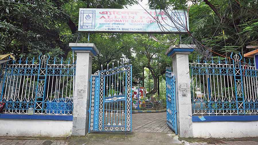 Sakhawat Memorial Government Girls’ High School has been allowed to hold the classes on the ground inside its premises instead of Allen Park.