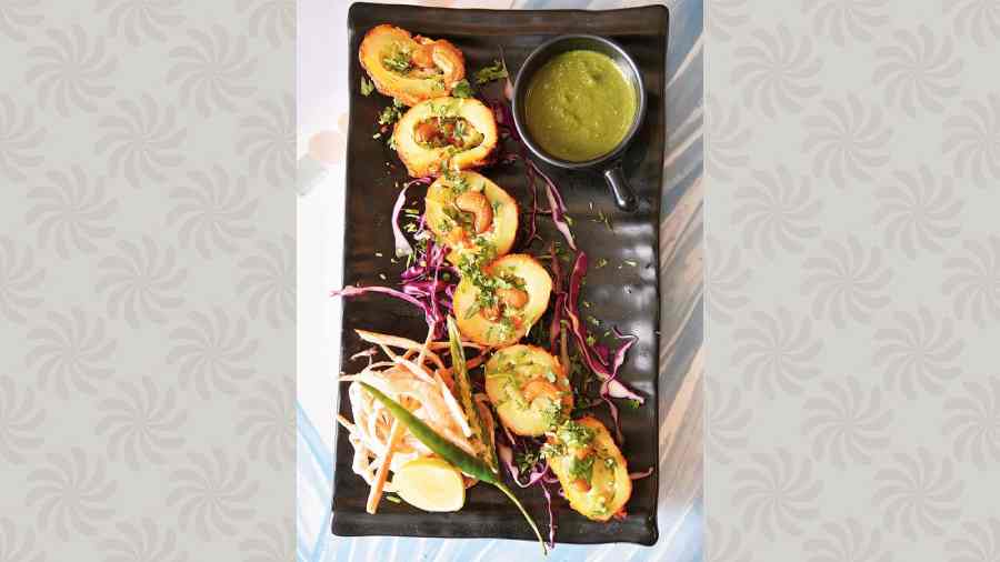 Bharwan Aloo Tandoori:  Barrel-shaped potatoes stuffed with a creamy filling and cashews make its way into the tandoor to create this comforting bite served with a spicy green chutney on the side. @Rs 335-plus