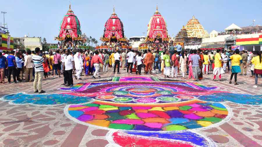  Devotees throng to witness chariots of Lord Jagannath, Lord Balabhadra and Goddess Subhadra in Puri