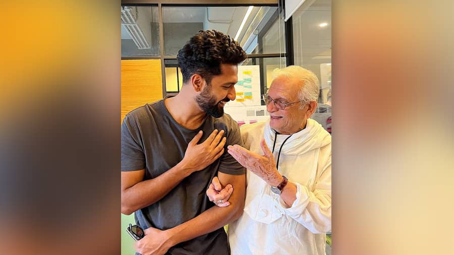 Vicky Kaushal: The Uri actor shared a heart-warming photo of him with Gulzar. The acclaimed lyricist has an arm around Vicky Kaushal and both are seen cracking up. Vicky will next be seen in Meghna Gulzar’s ‘Sam Bahadur.’