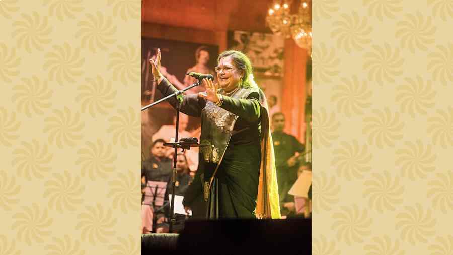 Usha Uthup is hands down the definition of a diva. In line with the chirpy attitude she is known for, she took the stage to perform Bindiya chamkegi, which she had also performed on Lata Mangeshkar’s 75th birthday. As usual, she kept the energy alive and had the audience smiling ear to ear. “Every day for all musicians it is music day but World Music Day is special because of Sourendro and Soumyojit,” she said.