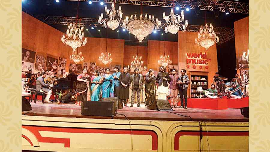 The event wrapped up with a special performance. All those on the line-up gathered together to sing Rahe na rahe hum. As if it wasn’t an emotional moment already, the final line of the song was the audio of Lata Mangeshkar’s voice.