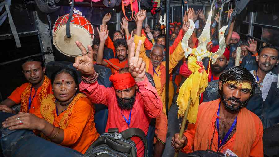 Fresh batch of over 5000 pilgrims leaves for Amarnath