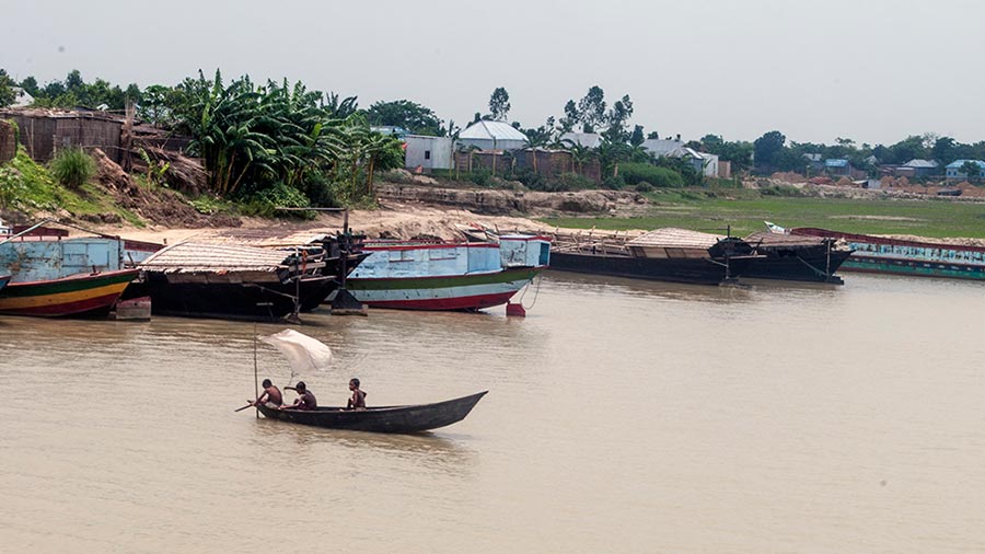 A local fishing boat on the Padma