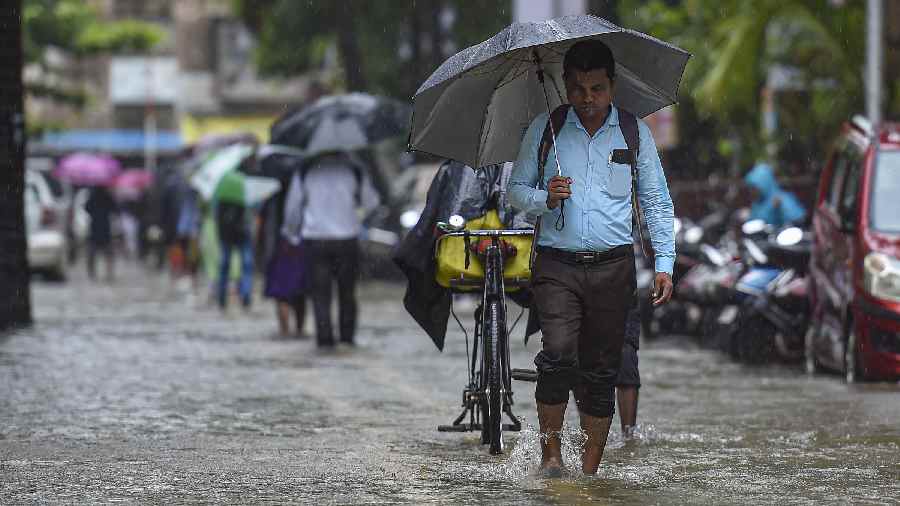 Rain: Shinde asks officials to be alert