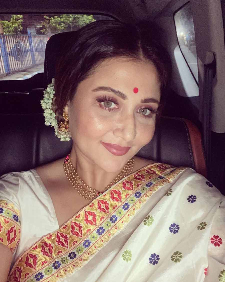 Actress Swastika Mukherjee uploaded this photograph on Instagram on Tuesday with the caption: “Trying to show off my #mogra #gajra in every angle possible 💕…” 