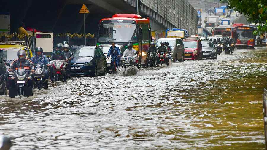 Heavy rains, strong winds batter Mumbai