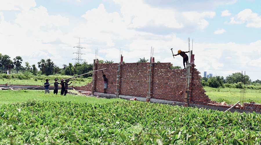 A wall that was being built around a water body in the East Kolkata Wetlands being pulled down by a team that included representatives of the environment department, Kolkata Municipal Corporation and Kolkata police on Thursday. 