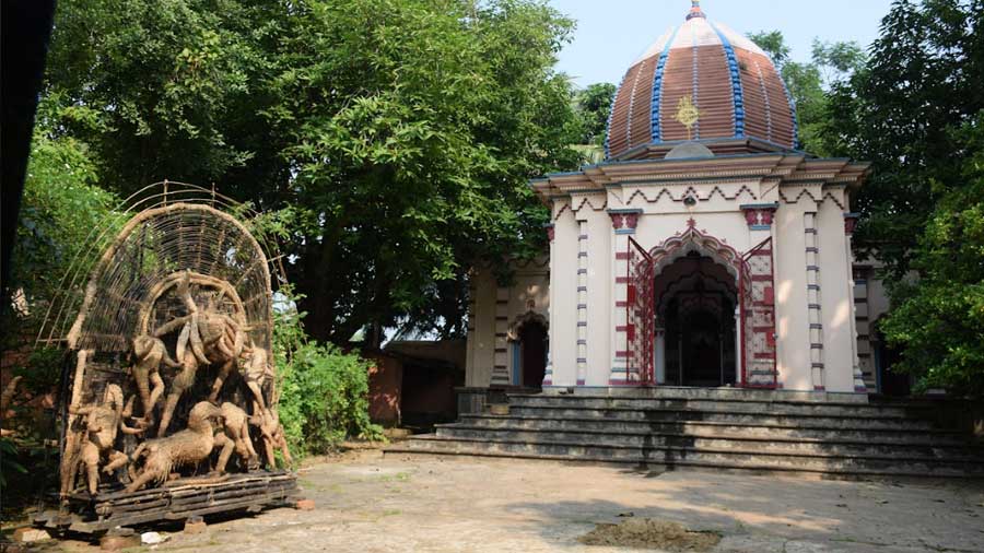 The nearby Anandamoyee Kali temple