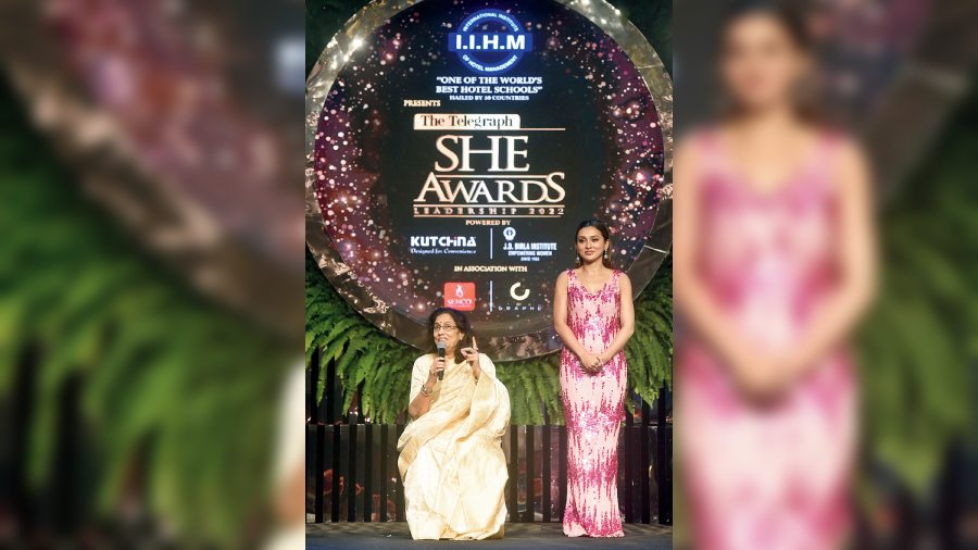 Arati Mukhopadhyay with Mimi Chakraborty on stage after receiving the award