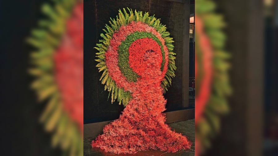 The installation near the dining hall was an abstract representation of the feminine elements. Circular, flowy, radiant! The contrast of red and green and the imagery of free-flowing flowers out of it was definitely snap-worthy.