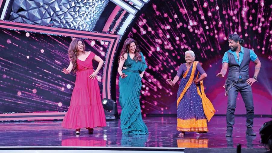 The judges — Urmila Matondkar, Bhagyashree and Remo D’Souza — shake a leg with a 76-year-old contestant on DID Super Moms