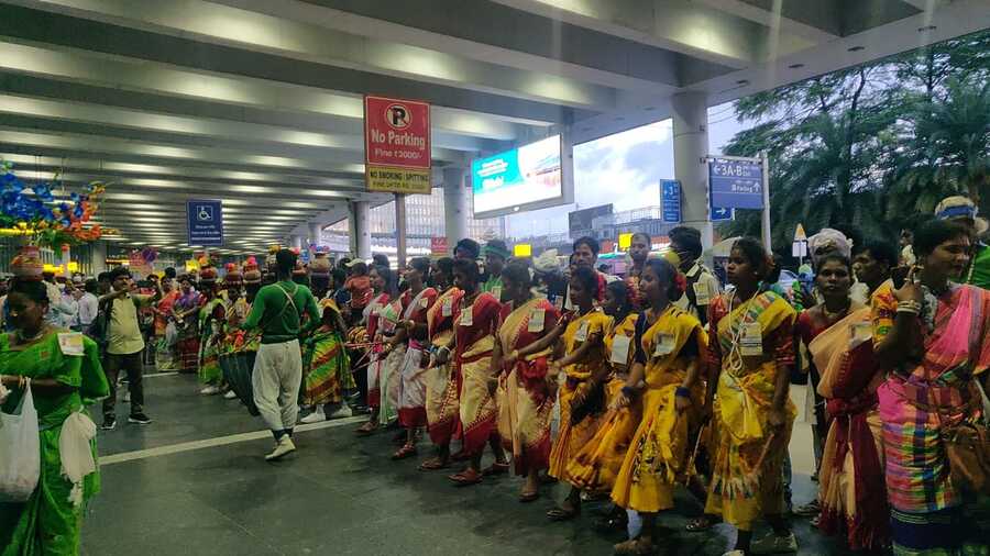 Dancers perform at the Kolkata airport to welcome NDA presidential candidate Droupadi Murmu on Monday evening.