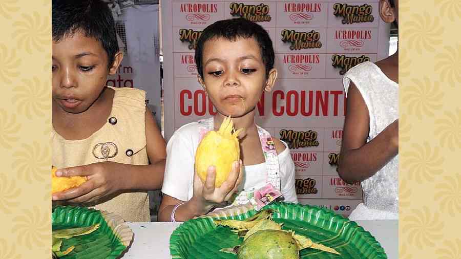 Singer Soumitra Ray strikes a pose with the kids at the competition.