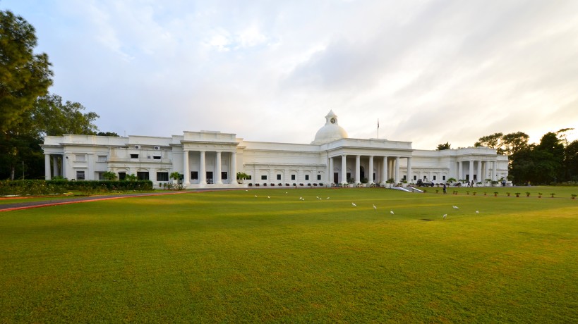 IIT Roorkee launches Business Analytics for Strategic Decision Making