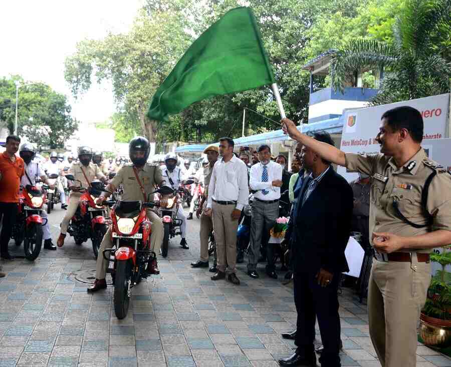 Manoj Malaviya, director general & inspector general of police, West Bengal, flags off more than 1,000 motorcycles to be used by law enforcers across Bengal at Bhawani Bhawan on Tuesday afternoon. 