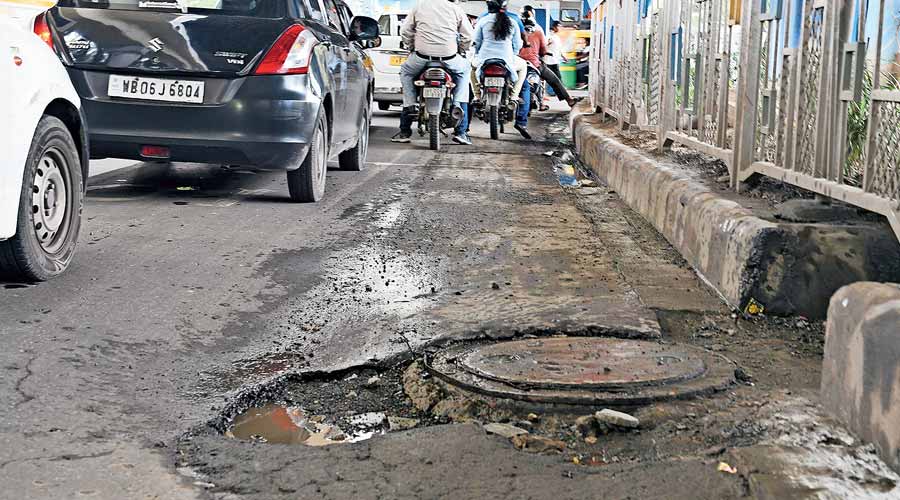 A crater on a road under the Sector V flyover
