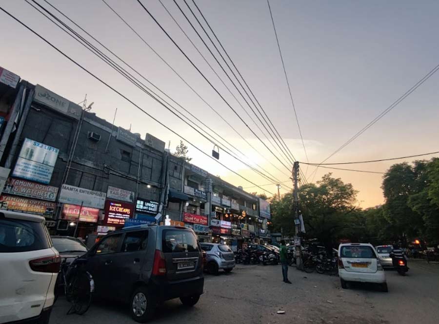 Street food  Eat Kolkata street food like phuchka, jhal muri, aloo chop,  kathi roll, fish fry and Bengali food in Delhi's Chittaranjan Park or CR  Park - Telegraph India