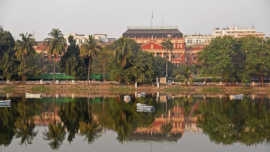 Lal Dighi with Writers’ Building in the background