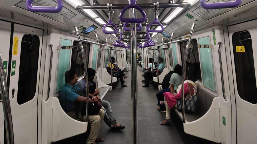 Travelling to Sealdah from City Centre Salt Lake was a breeze, with a near-empty train