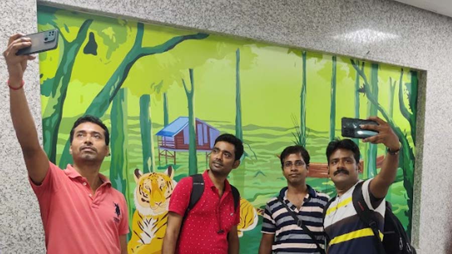 This group woke up early just to take the Metro from Sealdah to Sector V and back before their office started