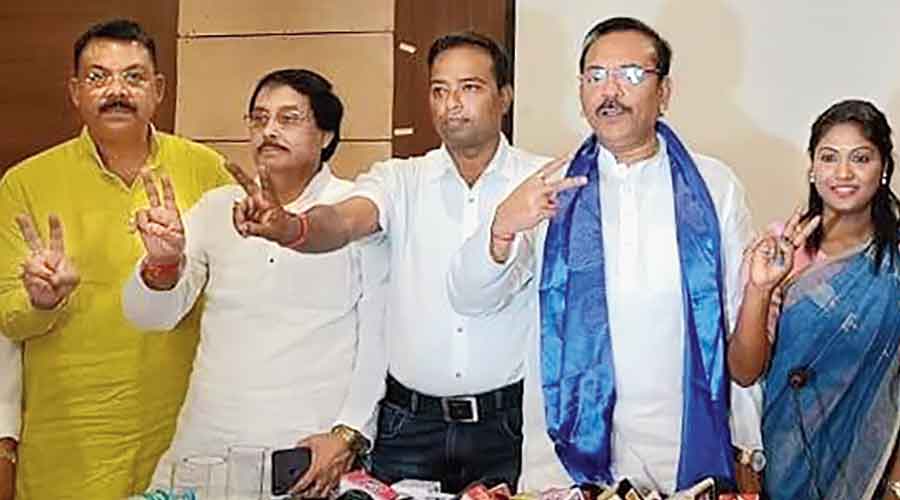 Minister Aroop Ghosh (in blue scarf) flanked by Arun Ghosh and Roma Reshmi Ekka in Siliguri on Thursday. 