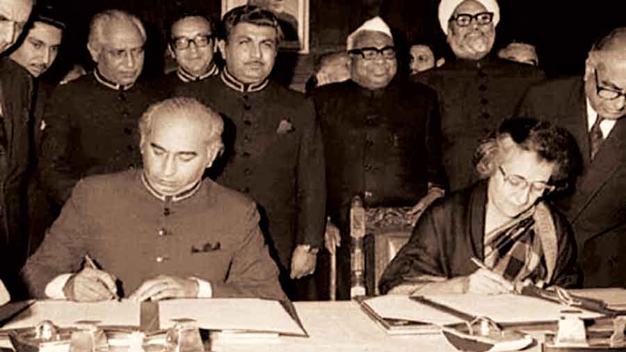 Indira Gandhi and Z.A. Bhutto sign the Simla Agreement in Simla, July 2, 1972.