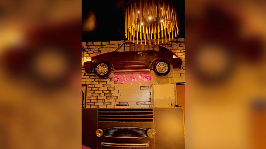 “When we conceptualised this project, we thought about procuring car scraps and then transfiguring them into innovative shapes and sizes. We have detailed every nook and corner keeping this design in mind, so right from inception to execution, this place truly speaks of reinCARnation,” says owner Roshni Roy