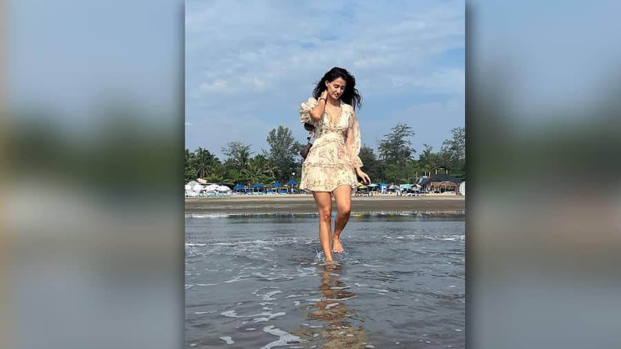 Cute for the floral print and flowing fit and hot for the neckline — here’s something to check out for a quick guide.