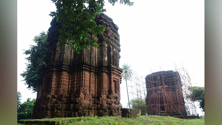 Sareswar and Saileswar temples at Dihar, about 10km north of Bishnupur