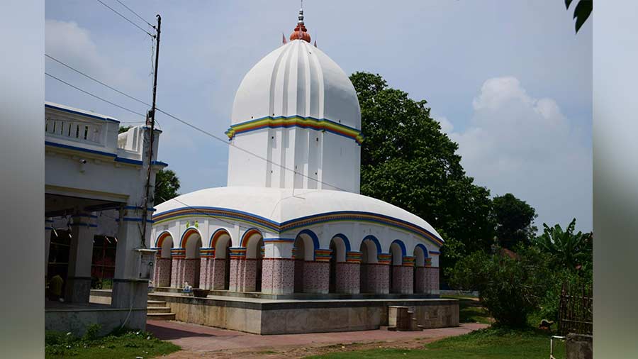 Kalanjay Shiva Temple Shiva at Patrasayer, about 33km northwest of Bishnupur