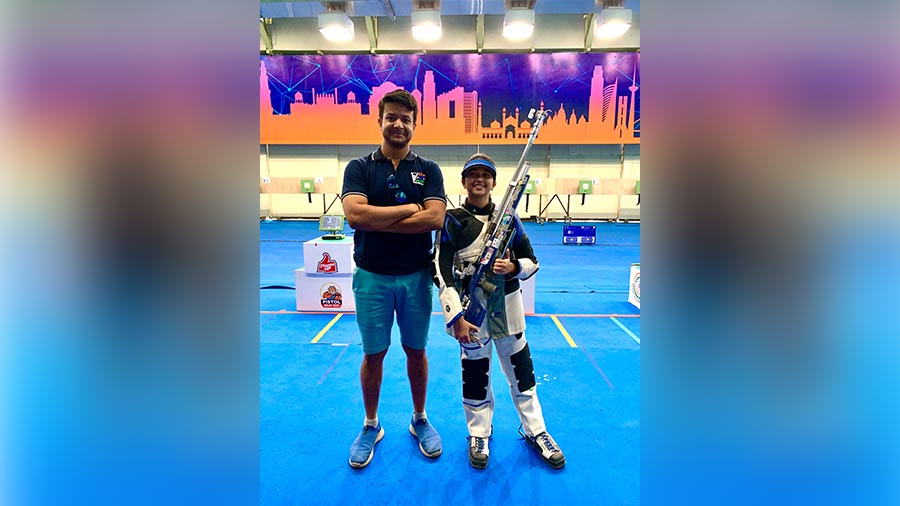 Mehuli Ghosh with coach Bibaswan Ganguly. 