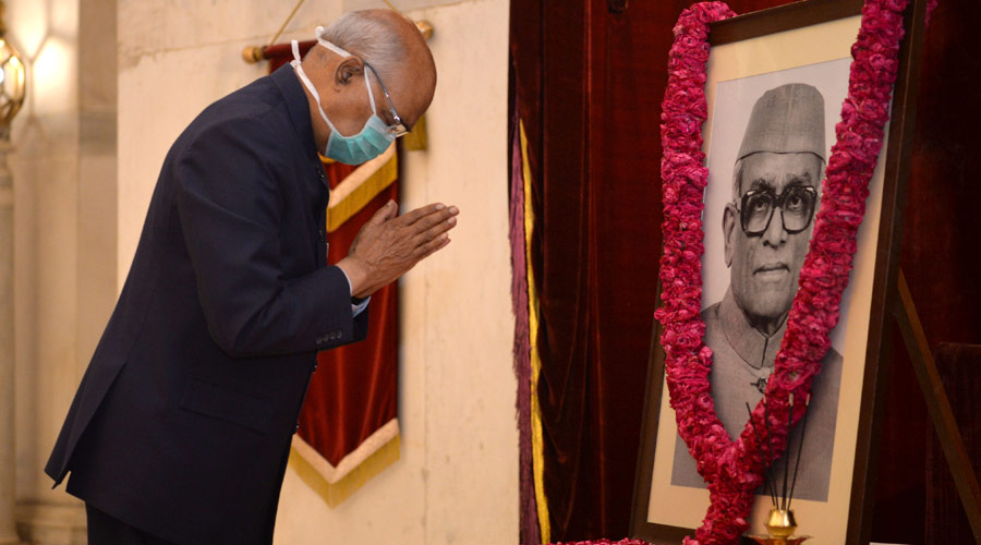 Ram Nath Kovind paying floral tributes in front of the portrait of Shri Neelam Sanjiva Reddy on his birth anniversary. 