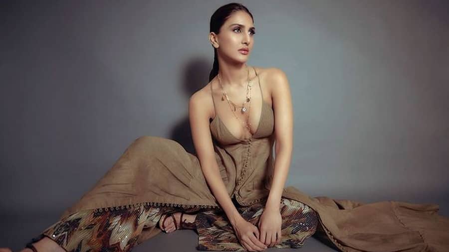 Vaani Kapoor - Vaani Kapoor's six lookbooks, Anarkali salwar suit to  off-shoulder gown - Telegraph India