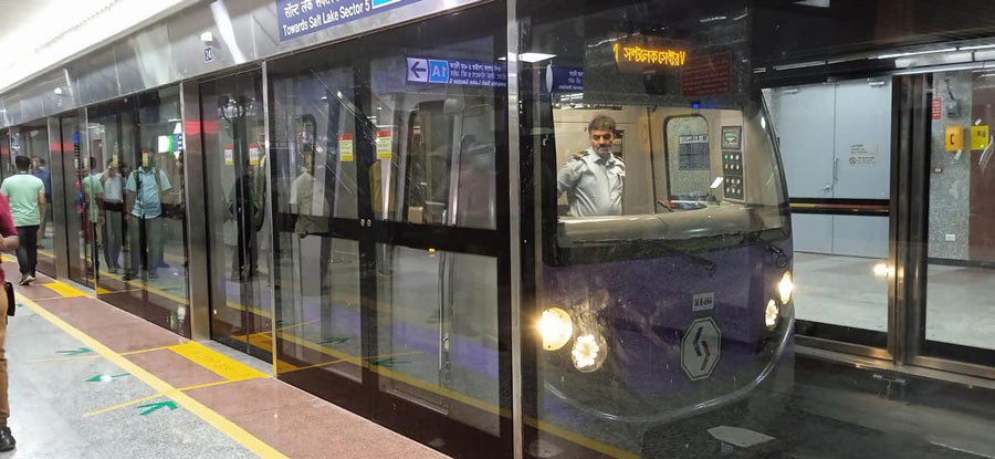 A Sector V-bound train at the Sealdah Metro station on Thursday, July 14. Commercial services from Sealdah Metro began on Thursday. The highest fare on this route has been set at Rs 20 and the lowest at Rs 10.
