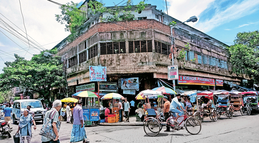 KMC keen on relocation meet with Park Circus market traders