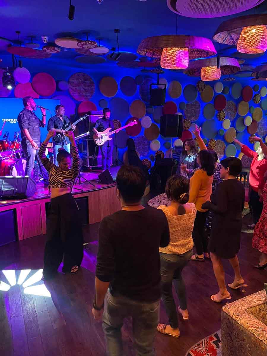 The Urban Monkz performed a two-hour set, with songs across genres — from classic rock to pop. The rock band comprises Somodeep ‘Bucha’  Sengupta on vocals, Rajdeep Basu on bass, Nikhil Sen and Vishal Iyer on guitar and Jay Bhattacharya on drums