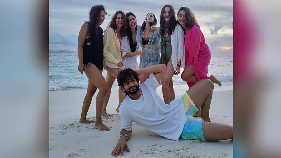 Captioned “Birthday wala din”, Katrina shared a series of photos with her gang and gave a sneak peak into her beachside birthday celebrations.