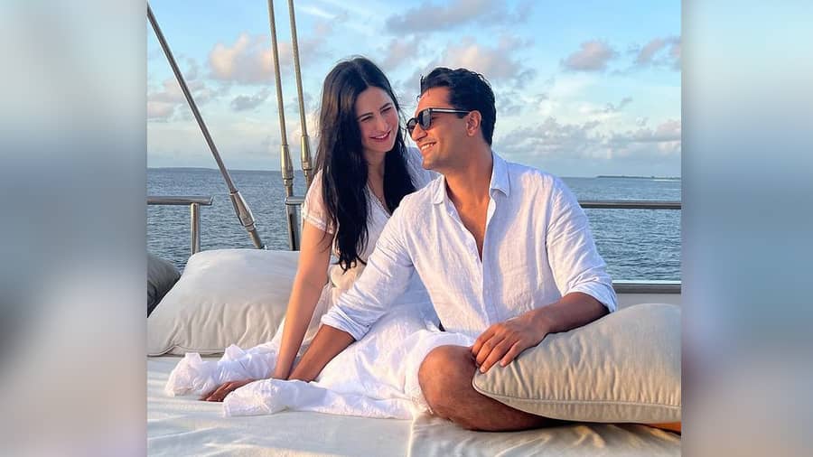 Wishing his ladylove “Baar baar din yeh aaye… baar baar dil yeh gaaye. Happy Birthday my love!!!” to taking the internet by storm with a candid click with wife, Vicky Kaushal sure knows how to profess love. The ‘Sardar Udham’ actor will be next seen in Meghna Gulzar’s ‘Sam Bahadur.’
