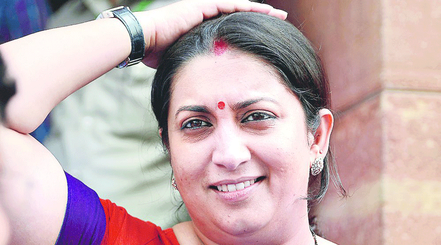Cong levels charges at Irani
