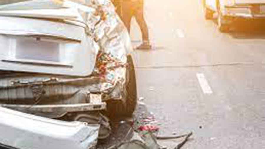 Five injured in auto and car collision near Sreebhumi