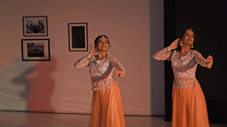 Maitreyee Nirgun and Samruddhi Pujari perform at the opening ceremony.