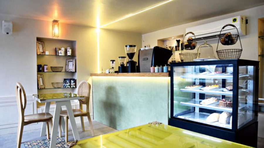 The ground floor is a space dedicated to coffee and desserts. The tables here as well as on other floors are basically windows that have been recycled. In fact, the upper floor has a wall done exclusively with old cupboards arranged in an artistic manner. There is also an area on the ground floor that is dedicated to hosting small pop-ups and can be used as a display space for gourmet items.