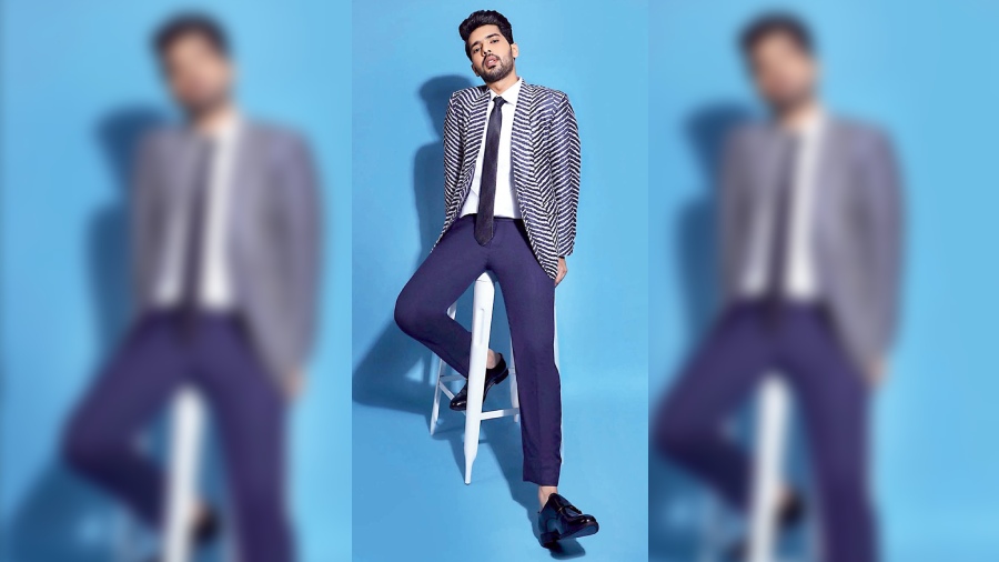 Pattern power: Floral, umbrellas, geometric to beach prints — Armaan has worn them all in beachwear, suits, casual shirts to jackets! From the cute boy to this grown-up classy man, his fashion journey has evolved over the years without being boring.