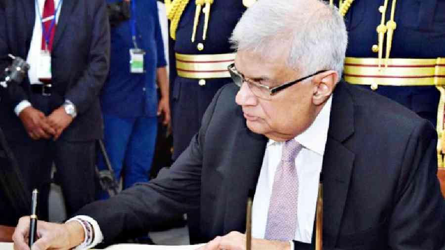 Sri Lanka’s new President Ranil Wickremesinghe signsafter taking the oath during his swearing-in ceremony in Colombo on Thursday. 