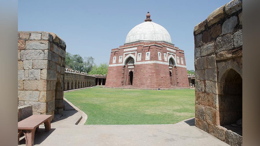 The Tomb of Ghiyasuddin Tughlaq dates back to the 1300s and stands near Tughlaqabad Fort in southern Delhi