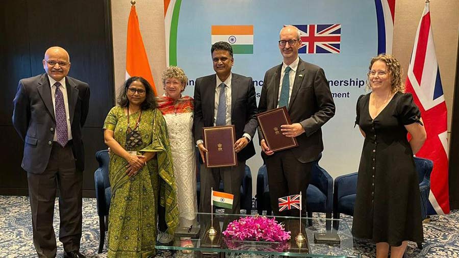 Indian and UK officials after the signing of the MoU
