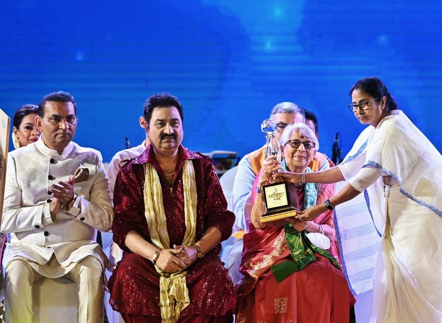 Economist Abhijit Banerjee's mother, Nirmala Banerjee, received the award on behalf of her son.
